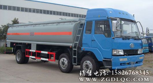 解放前雙后單加油車