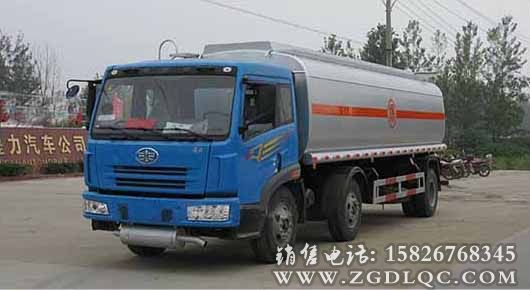 解放小三軸化工液體運輸車