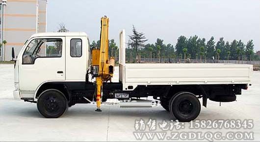 東風(fēng)金霸隨車起重運(yùn)輸車