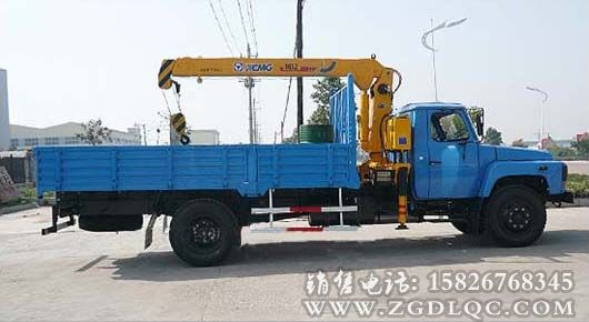 東風(fēng)尖頭汽油機(jī)隨車起重運(yùn)輸車