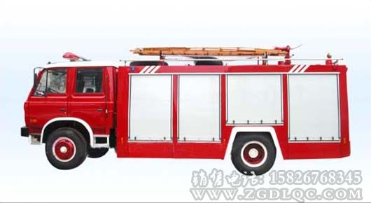 東風145水罐消防車