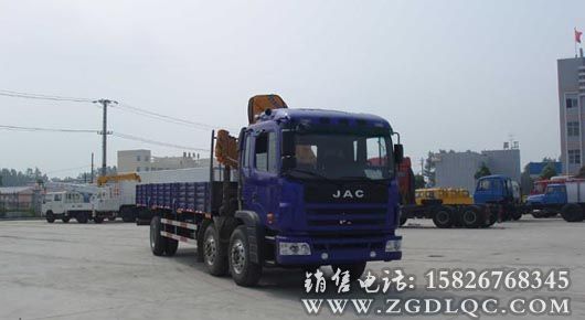 江淮小三軸隨車起重運(yùn)輸車