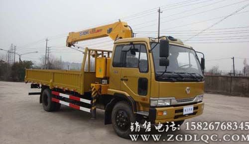 徐工單橋隨車起重運(yùn)輸車