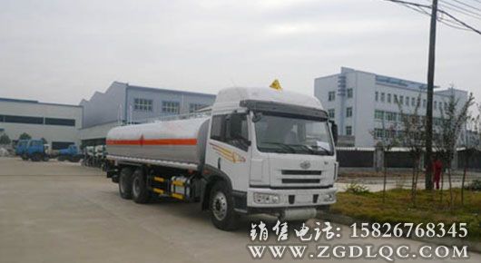 解放后雙橋瀝青運輸車