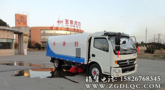 東風(fēng)多利卡洗掃車(chē)