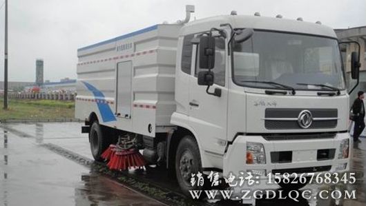 東風(fēng)天錦掃路車(chē)