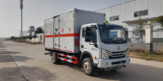 東風(fēng)腐蝕性物品廂式運輸車