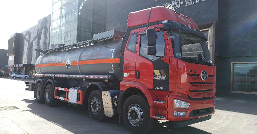 解放前四后八腐蝕性物品罐式運(yùn)輸車