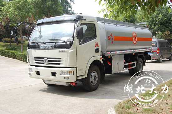 湖北大力:加油車行駛時(shí)需注意哪些事項(xiàng) 湖北大力:加油車行駛時(shí)需注意哪些事項(xiàng)